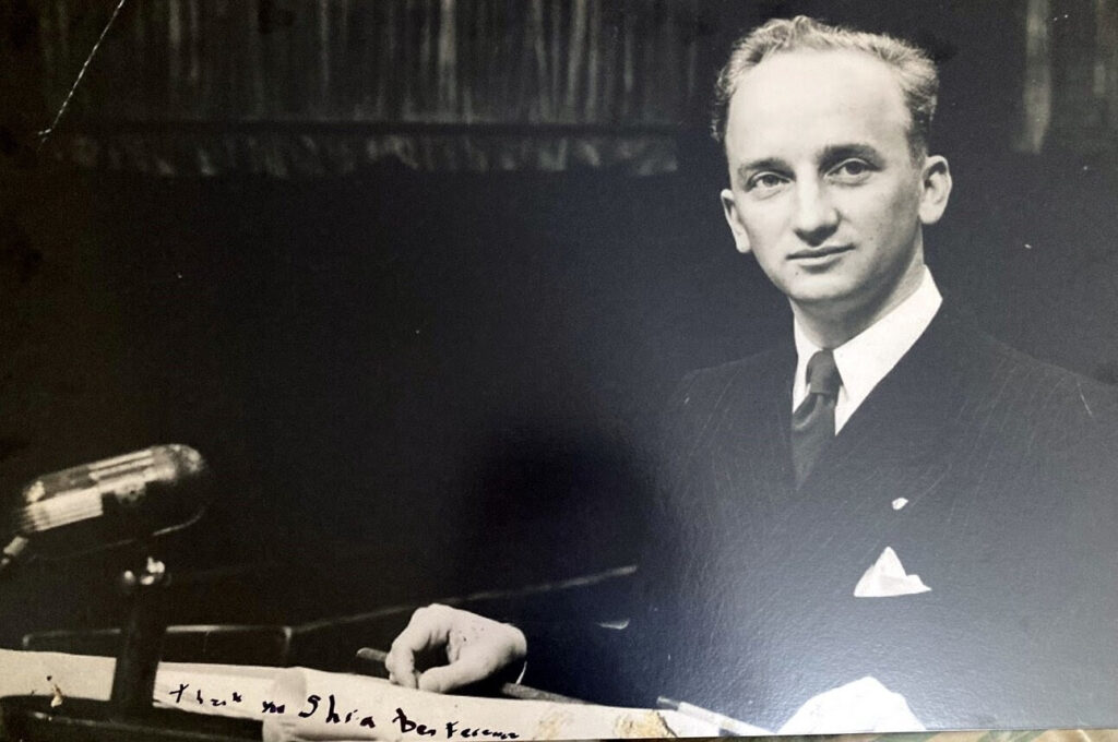 1947: Benjamin Ferencz at the podium, in Courtroom 600, Palace of Justice, Nuremberg.